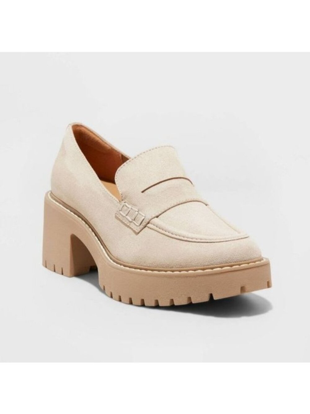 Universal Thread Chunky Platform Loafer in Beige